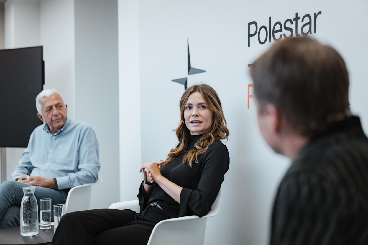 Carla Welti und Frank M. Rinderknecht auf der Bühne im Polestar Space Zürich